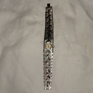 Vintage Cyrano Silver & Gold Tone Leaf‎ Pattern Manual Mechanical Wind-Up Watch